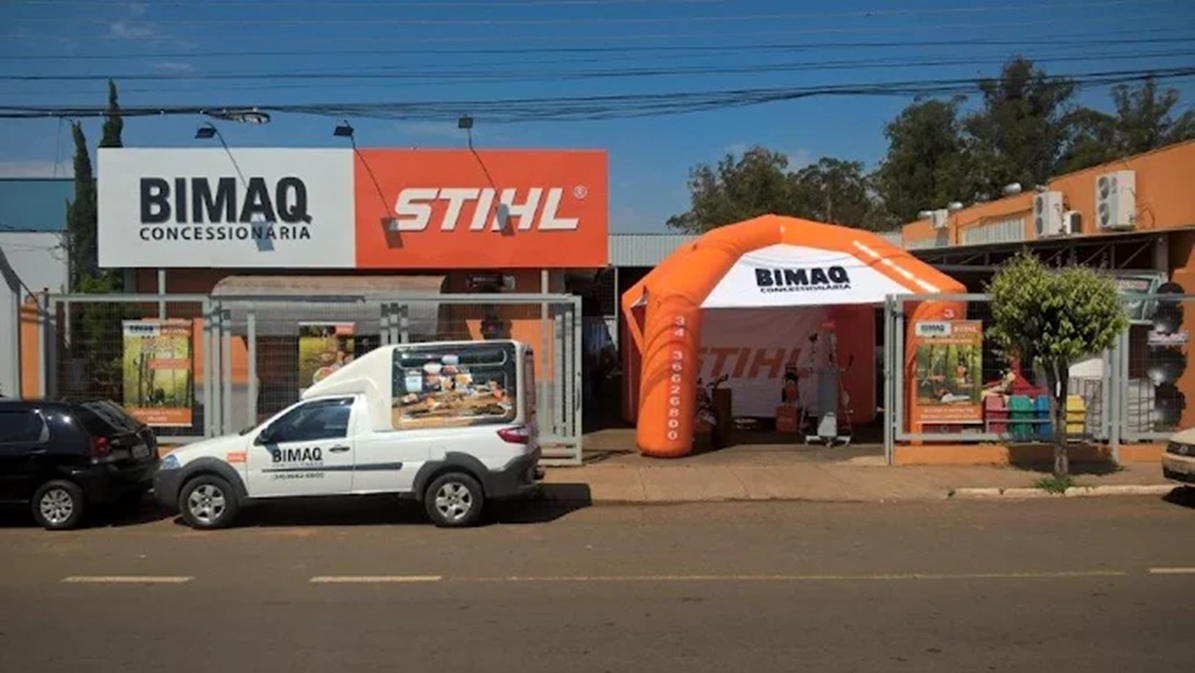 Caminh�o na rua

AI-generated content may be incorrect.